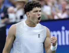 九游娱乐-穆雷爆冷击败加拿大队，比分优势明显引爆全场！的简单介绍