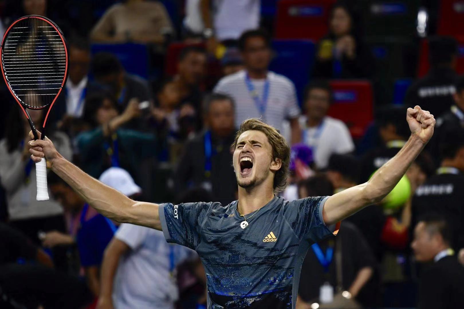 九游娱乐-包含费德勒回归赛场，精彩发挥首场状态亮眼，西班牙队观众沸腾！的词条