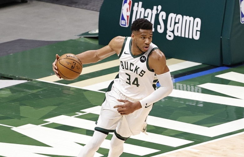 九游娱乐-Scout迎来五赛季高光表现，雄鹿球迷沸腾！的简单介绍