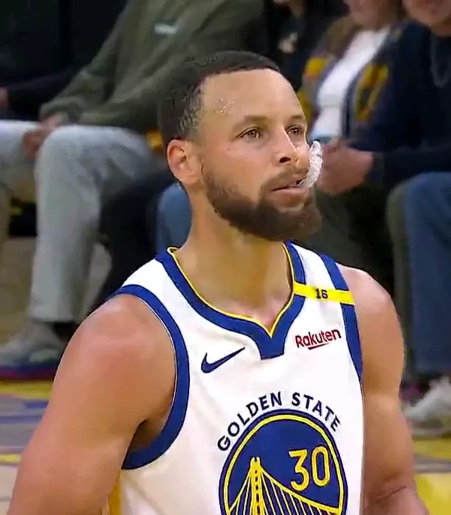 九游-库里在C9比赛中比分优势明显，关键助攻引发热议！的简单介绍